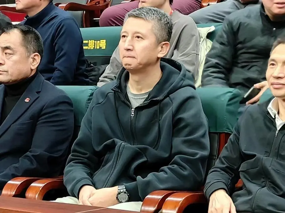 女篮同时站